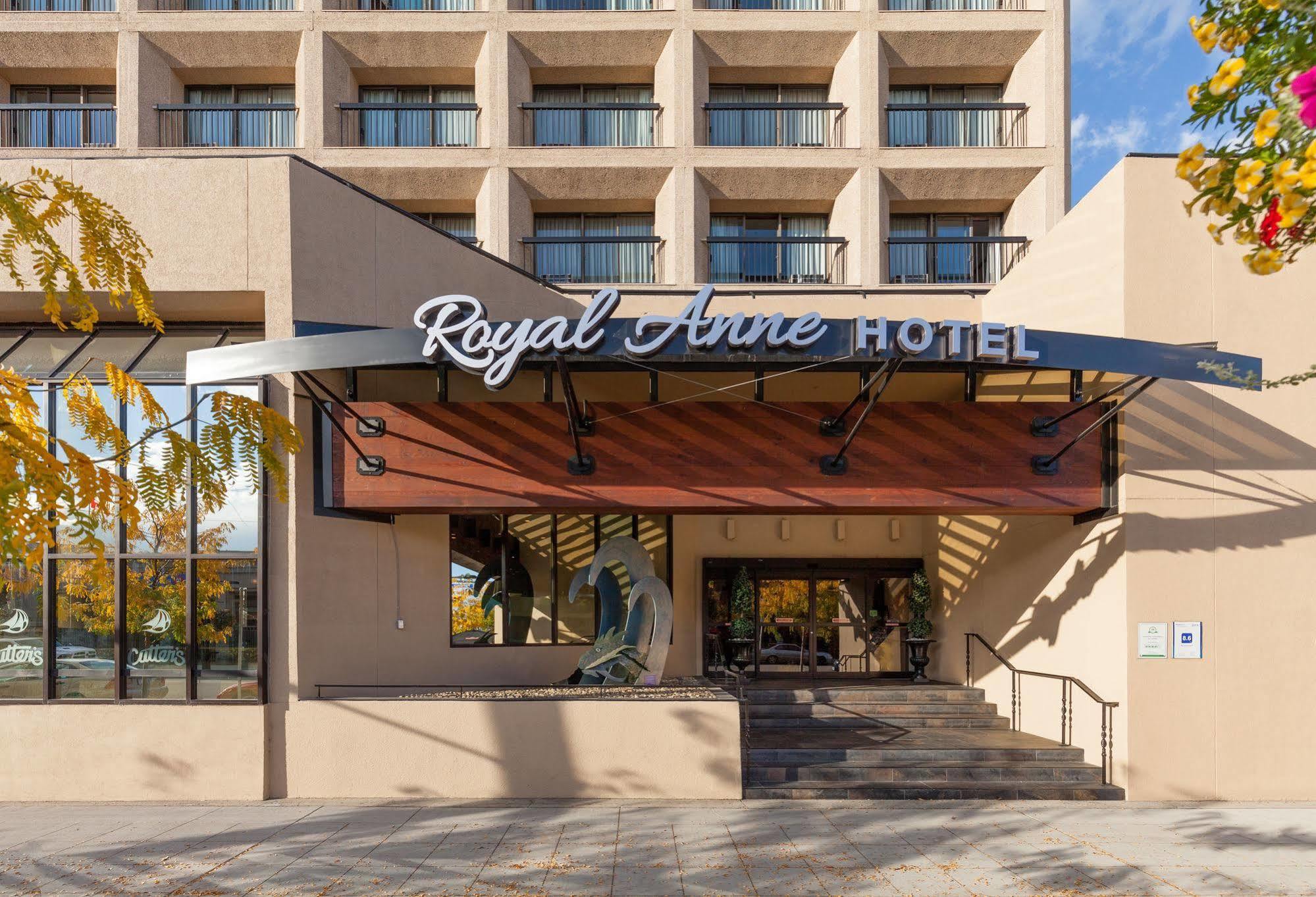 The Royal Anne Hotel เคโลว์นา ภายนอก รูปภาพ
